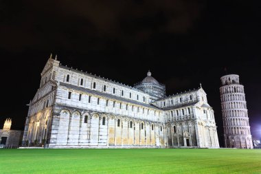 Piazza dei Miracoli ile leaning tower of Pisa, İtalya