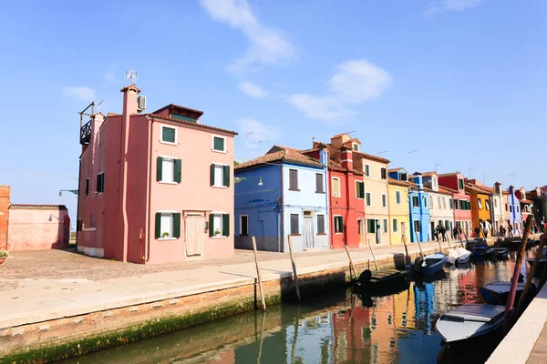 Traditional Burano colored houses, Venice — Stock Photo, Image