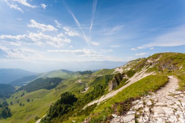 İtalyan Alpler üzerinden dağ manzarası