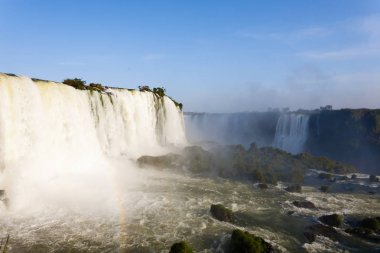 Iguazu görünümü, Arjantin düşüyor