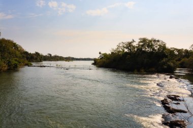 Iguazu görünümü, Arjantin düşüyor