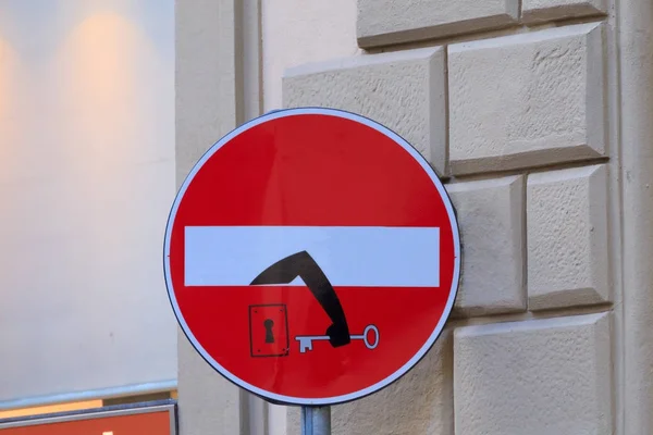 Road sign, street art — Stock Photo, Image