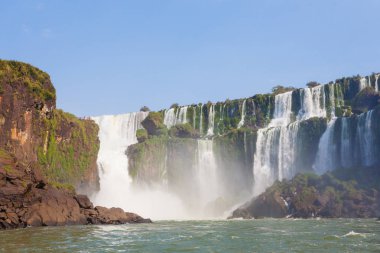 Iguazu görünümü, Arjantin düşüyor