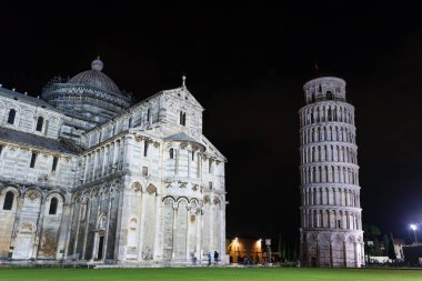 Piazza dei Miracoli ile leaning tower of Pisa, İtalya