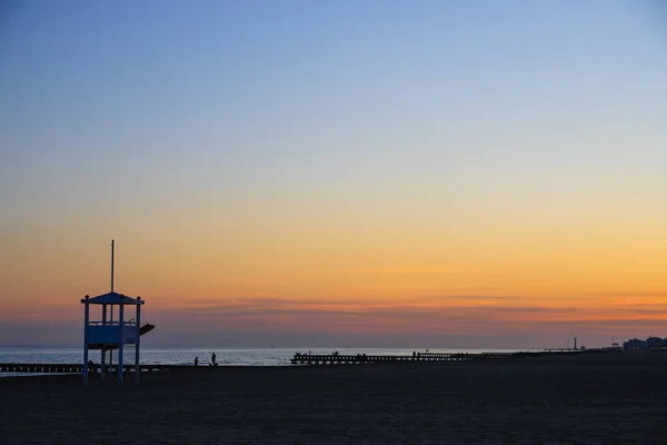 明け方のビーチ風景 — ストック写真