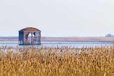 Eski terk edilmiş depo