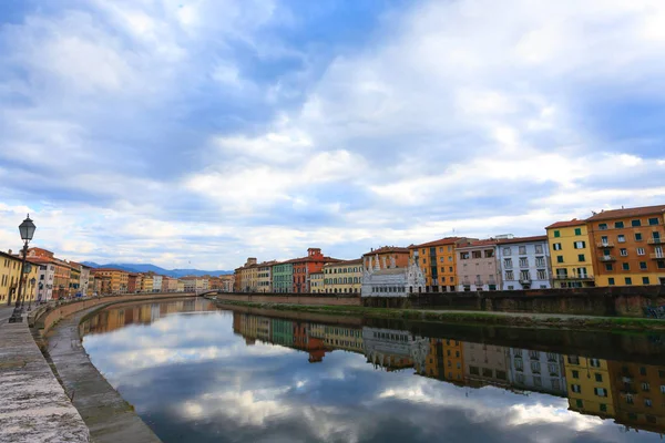 Vista por día de Pisa, Toscana, Italia — Foto de Stock