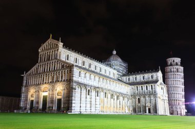 Piazza dei Miracoli ile leaning tower of Pisa, İtalya