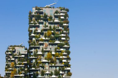 Milan, İtalya, gökdelen dikey orman Manzaralı.