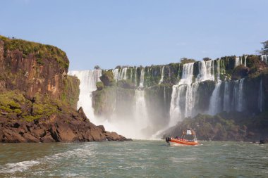 Iguazu görünümü, Arjantin düşüyor