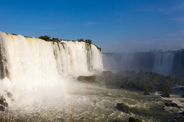 Iguazu görünümü, Arjantin düşüyor
