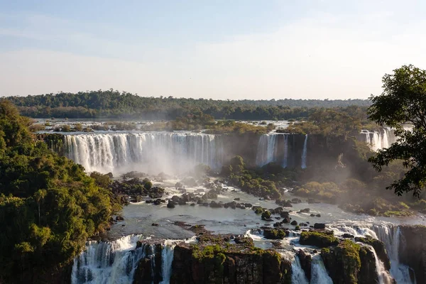 Iguazu görünümü, Arjantin düşüyor