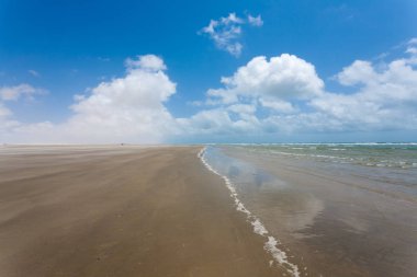 Beyaz kum tepeleri panorama Lencois Maranhenses Milli Parkı '