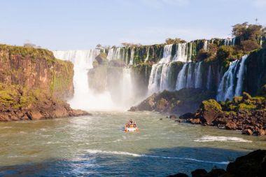Iguazu görünümü, Arjantin düşüyor