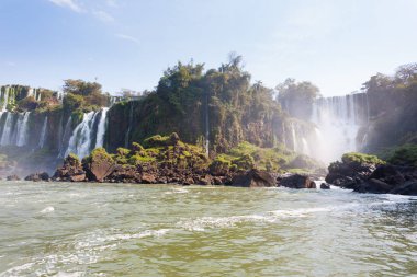 Iguazu görünümü, Arjantin düşüyor