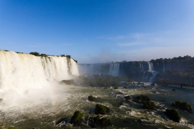 Iguazu görünümü, Arjantin düşüyor