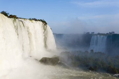 Iguazu görünümü, Arjantin düşüyor