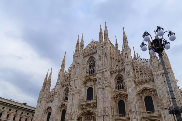 Milaan kathedraal, Duomo di Milano, uitzicht. Beroemde Italiaanse bezienswaardigheid — Stockfoto