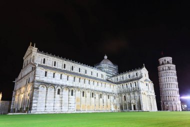 Piazza dei Miracoli ile leaning tower of Pisa, İtalya