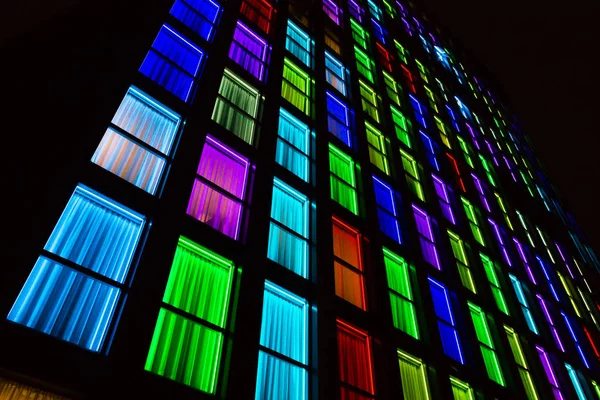 Textura de janelas coloridas. Fundo de luz de néon — Fotografia de Stock