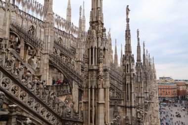 Milano Katedrali'ne, Duomo di Milano, görünümü. Ünlü İtalyan dönüm noktası. Gotik mimarisi