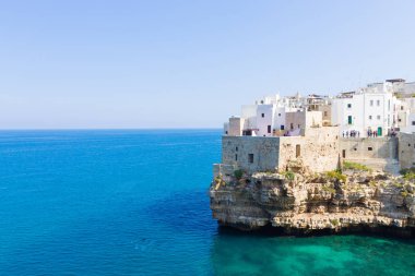 Polignano bir kısrak görüntülemek, Apulia, İtalya