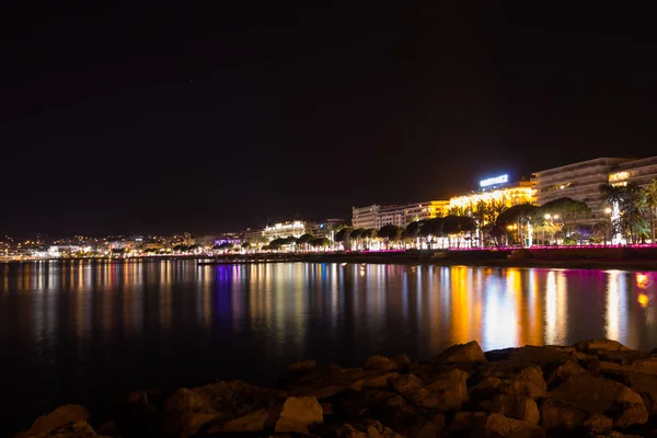 Cannes beach gece görünümü, Fransa