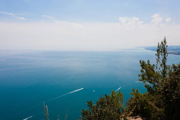 Playa de Sirolo desde Monte Conero, Italia — Foto de Stock