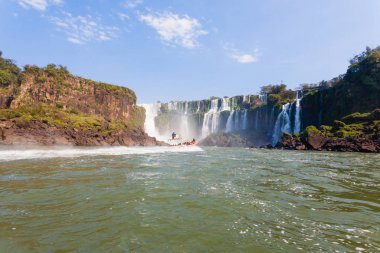 Iguazu görünümü, Arjantin düşüyor