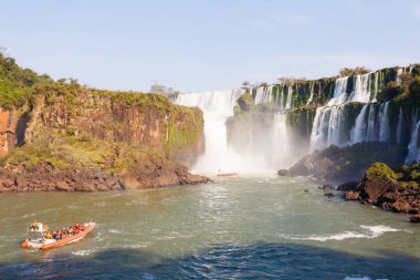 Iguazu görünümü, Arjantin düşüyor