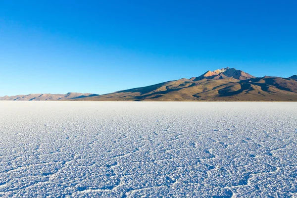 Salar de Uyuni, vista al Cerro Tunupa — Foto de Stock