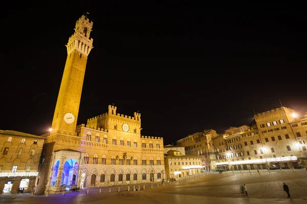 Siena gece görünümü, Toskana, İtalya — Stok fotoğraf