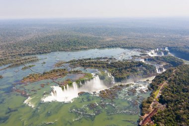 Helikopter görünümü Iguazu Falls Milli Parkı, Arjantin. Dünya mirası. Güney Amerika sergüzeşt seyahat etmek