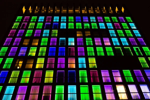 Textura de janelas coloridas. Fundo de luz de néon — Fotografia de Stock