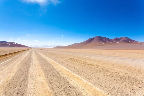 Bolivian dirt road view, Bolivia — стоковое фото