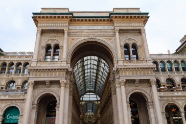 Galleria Vittorio Emanuele II görünümü. Ünlü İtalyan Simgesel Yapı.