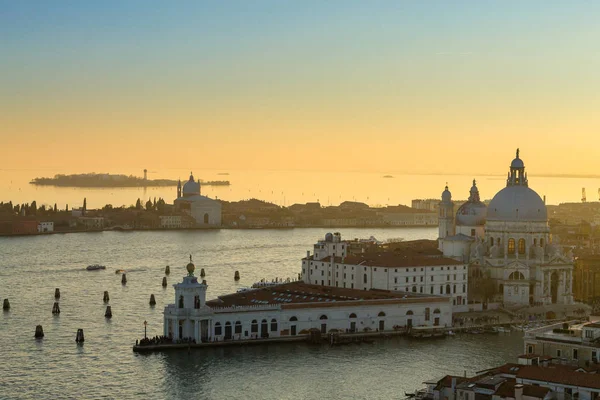 Vista aérea de Venecia al amanecer, Italia — Foto de Stock