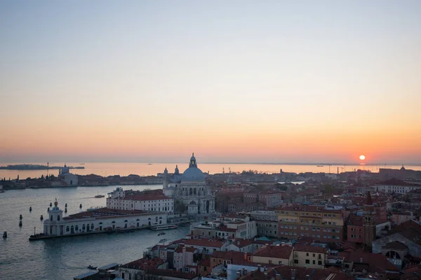 Vista aérea de Venecia al amanecer, Italia — Foto de Stock