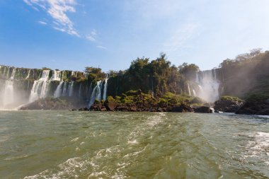 Iguazu görünümü, Arjantin düşüyor