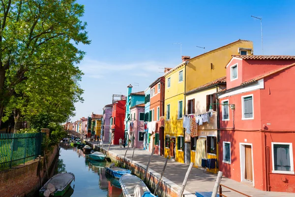 Traditional Burano colored houses, Venice — Stock Photo, Image