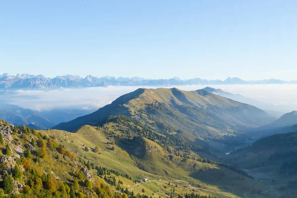 Hegyi táj. Mount Grappa panoráma, Olasz Alpok — Stock Fotó