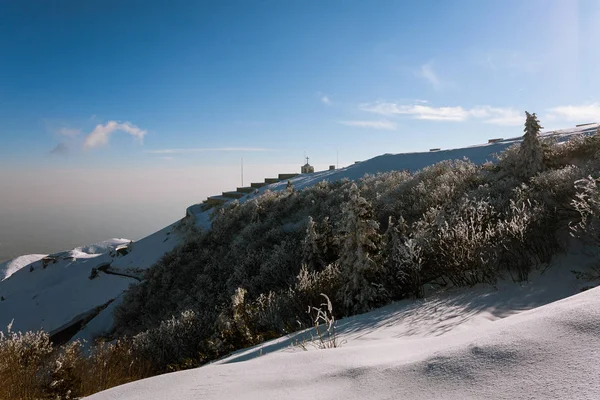 Vista invernale al monumento ai caduti, Grappa Mount, Italia — Foto Stock