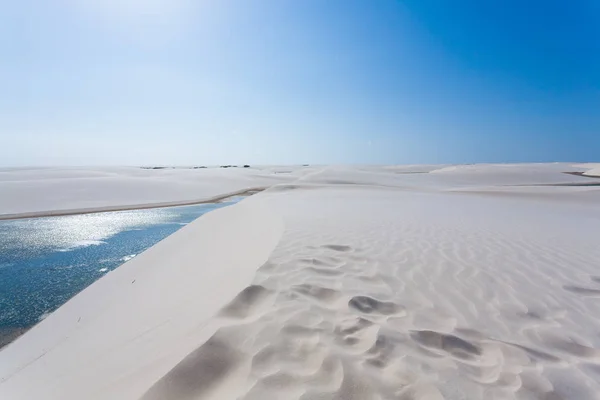 Λευκή αμμόλοφους πανόραμα από το εθνικό πάρκο Lencois Maranhenses — Φωτογραφία Αρχείου