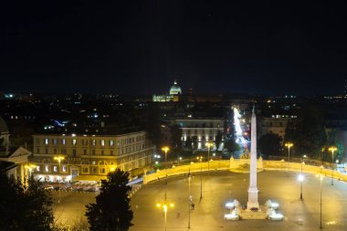 İnsanlar kare Roma gece görünümü, Piazza del popolo, Roma