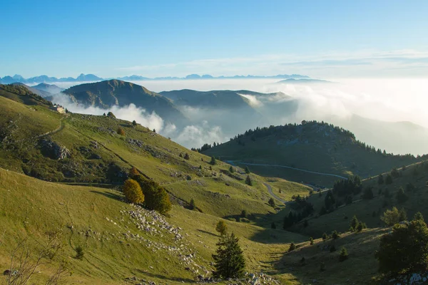 Paesaggio montano. Monte Grappa panorama, Alpi italiane — Foto Stock