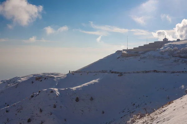 Vista invernale al monumento ai caduti, Grappa Mount, Italia — Foto Stock