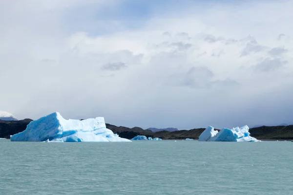 Navegação no lago Argentino, Paisagem da Patagônia, Argentina — Fotografia de Stock