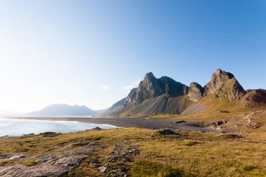 Hvalnes lav plajı manzarası, doğu İzlanda. İzlanda manzarası
