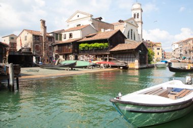 Son gondol tamircisi. Venedik simgesi, İtalya. Manga di San Trovaso