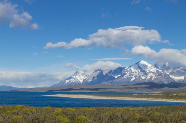 Sarmiento Gölü manzaralı, Torres del Paine Ulusal Parkı, Şili. Şili Patagonya manzarası